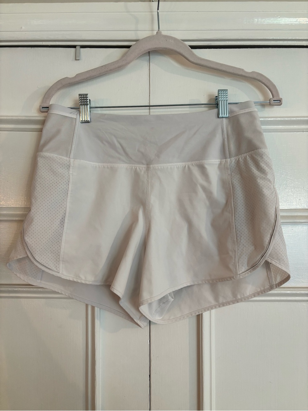 Lululemon White High Rise Speed Up Shorts Size 6